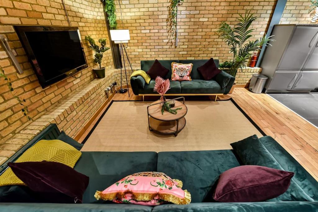 Spacious 2 Bed Urban Jungle Flat, Central London Exterior photo