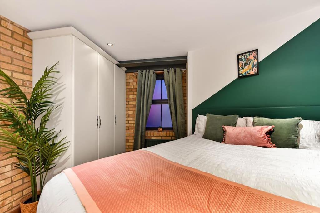 Spacious 2 Bed Urban Jungle Flat, Central London Exterior photo