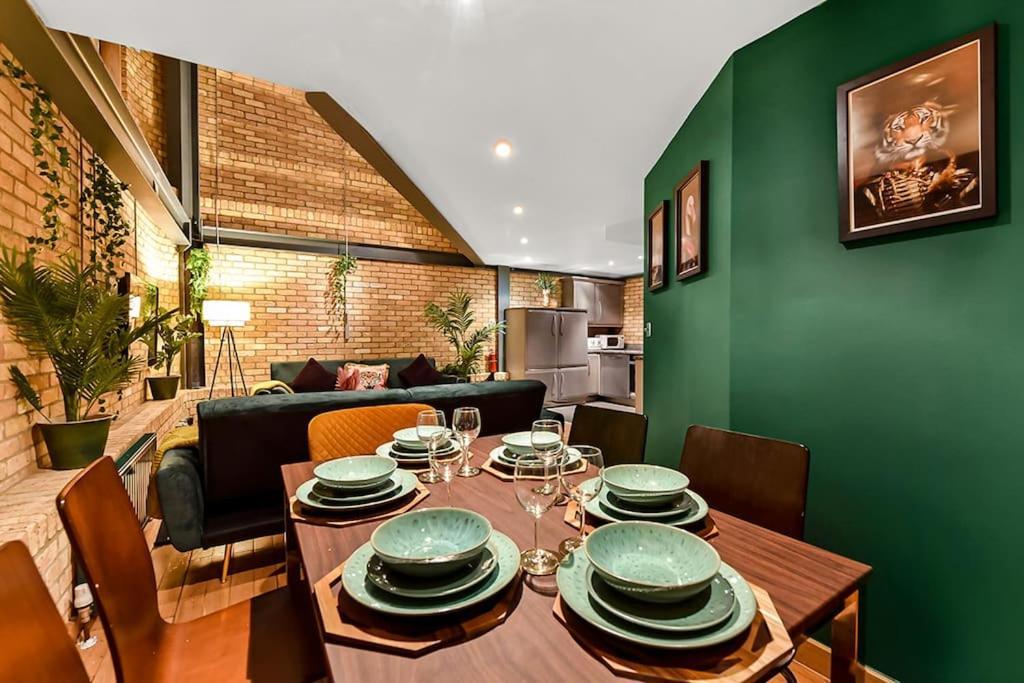 Spacious 2 Bed Urban Jungle Flat, Central London Exterior photo